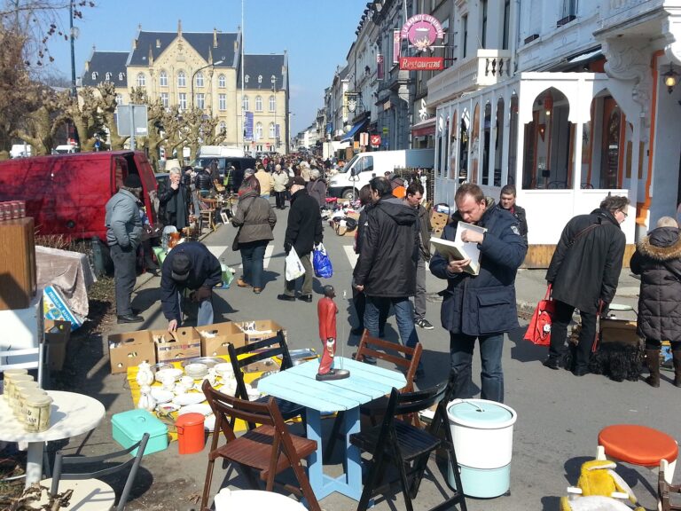 Spa > Brocante > Bourse de véhicules anciens
