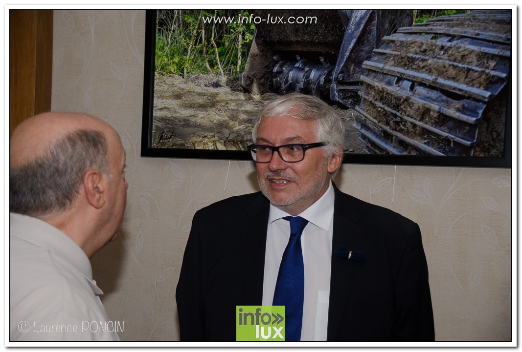 //media/jw_sigpro/users/0000002529/vernissagesalvatore2017/DSC_1250-1