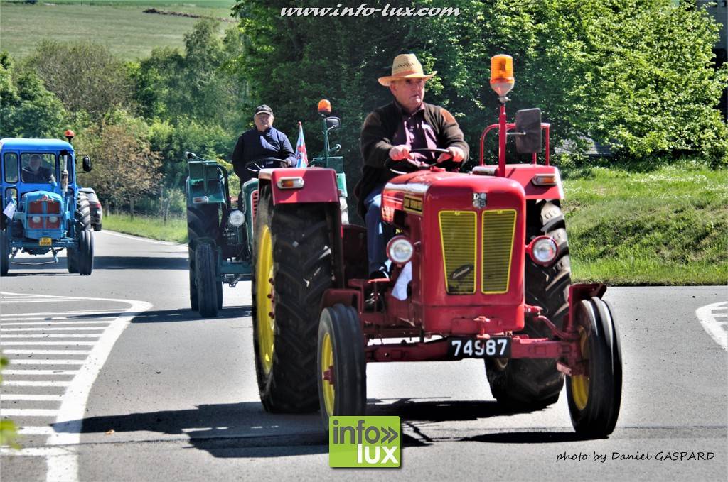 Défilé de tracteurs à Michamps