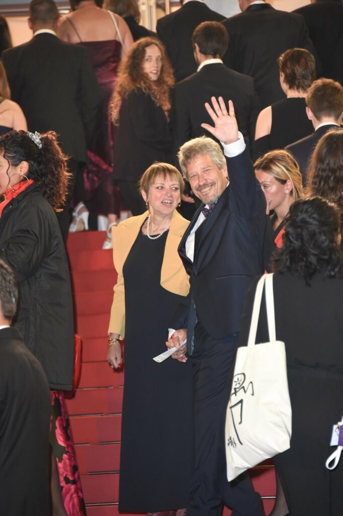 Thibaut Demeyer et son épouse sur les Marches à Cannes