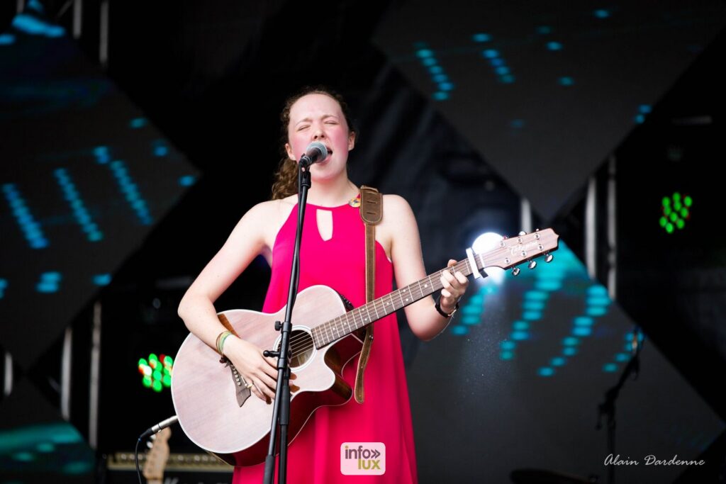 Qui est Amandine Dardenne qui se lance dans l'aventure The voice Belgique .