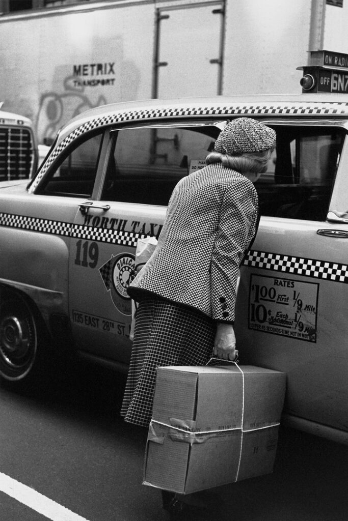 Helen Levitt
New York, c. 1940
© Film Documents LLC, courtesy Galerie Thomas Zander, Cologne