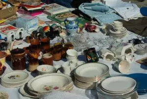 Brocante Lillois Braine-l Alleud objets vintage marché puces