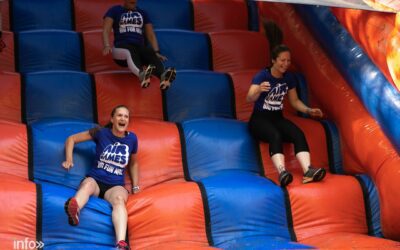 La course de 5KM sur des châteaux gonflables gigantesques à Courcelles.