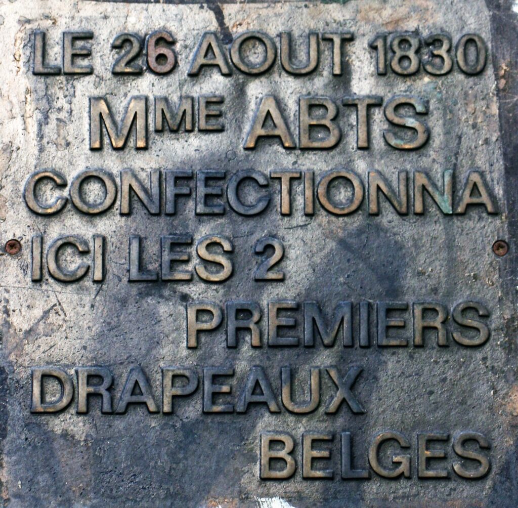 L’attribut alt de cette image est vide, son nom de fichier est Bruxelles_rue_Marche_aux_Herbes_85-1024x1004.jpg.