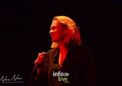 La chanteuse bruxelloise Karin Clercq était en concert à l'Académie de Musique de Braine l'Alleud le samedi 15 octobre dernier.