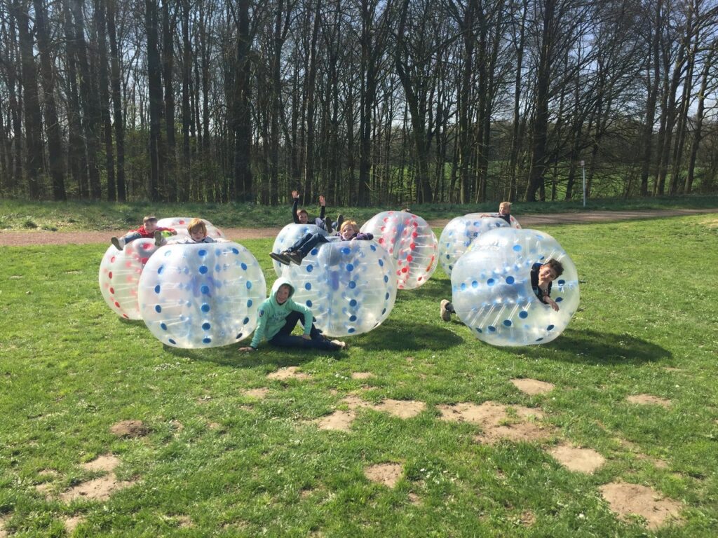 A Tamines, dans l'entité de Sambreville, Roc Events asbl propose des anniversaires fun pour les enfants; des moments forts pour célébrer les anniversaires dans une ambiance ludique et conviviale pour des souvenirs inoubliables.