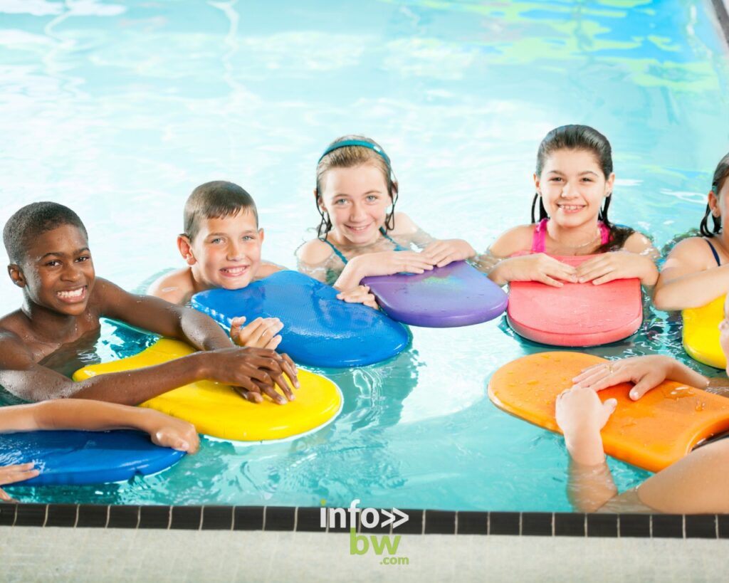 L'asbl Aquavirage organise des stages de natation pour enfants de 0 à 12 ans, pendant les deux semaines du congé d'automne (Toussaint), du  24 octobre au 3 novembre, dans une piscine chauffée à 32°c à Dion-Valmont près de Wavre en Brabant wallon.