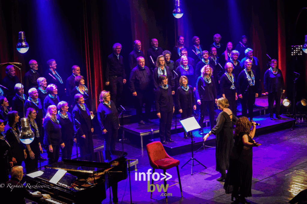 Ce dimanche 4 décembre 2022, Le Waux-Hall de Nivelles accueillait le spectacle Hymne à Maurane. Mariella Arnone au chant et Philippe Decock au piano ont proposé un tour de chant des plus belles chansons de Maurane, l'artiste belge disparue il y a tout juste cinq ans.