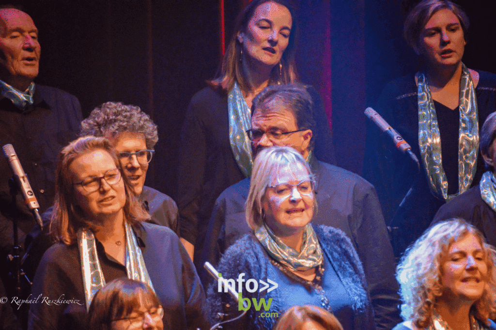 Ce dimanche 4 décembre 2022, Le Waux-Hall de Nivelles accueillait le spectacle Hymne à Maurane. Mariella Arnone au chant et Philippe Decock au piano ont proposé un tour de chant des plus belles chansons de Maurane, l'artiste belge disparue il y a tout juste cinq ans.