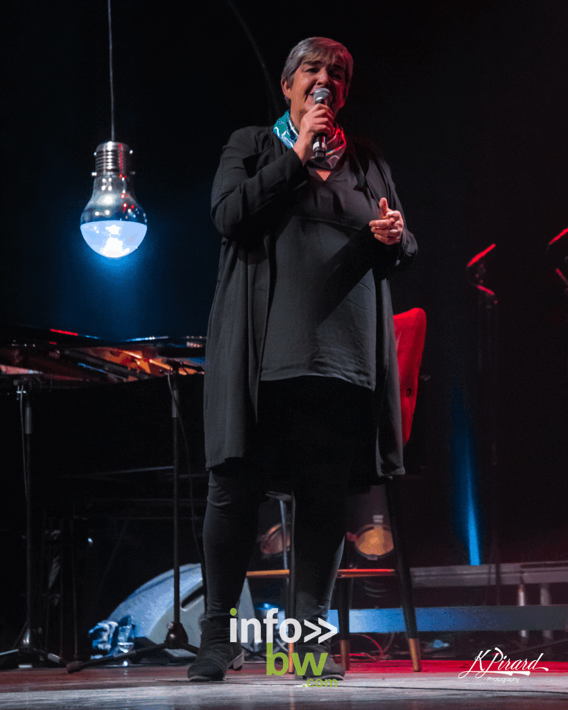 Ce dimanche 4 décembre 2022, Le Waux-Hall de Nivelles accueillait le spectacle Hymne à Maurane. Mariella Arnone au chant et Philippe Decock au piano ont proposé un tour de chant des plus belles chansons de Maurane, l'artiste belge disparue il y a tout juste cinq ans.