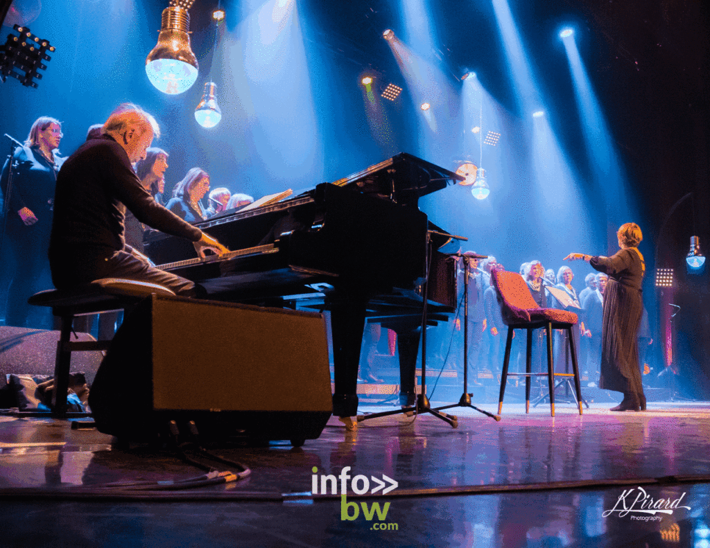 Ce dimanche 4 décembre 2022, Le Waux-Hall de Nivelles accueillait le spectacle Hymne à Maurane. Mariella Arnone au chant et Philippe Decock au piano ont proposé un tour de chant des plus belles chansons de Maurane, l'artiste belge disparue il y a tout juste cinq ans.