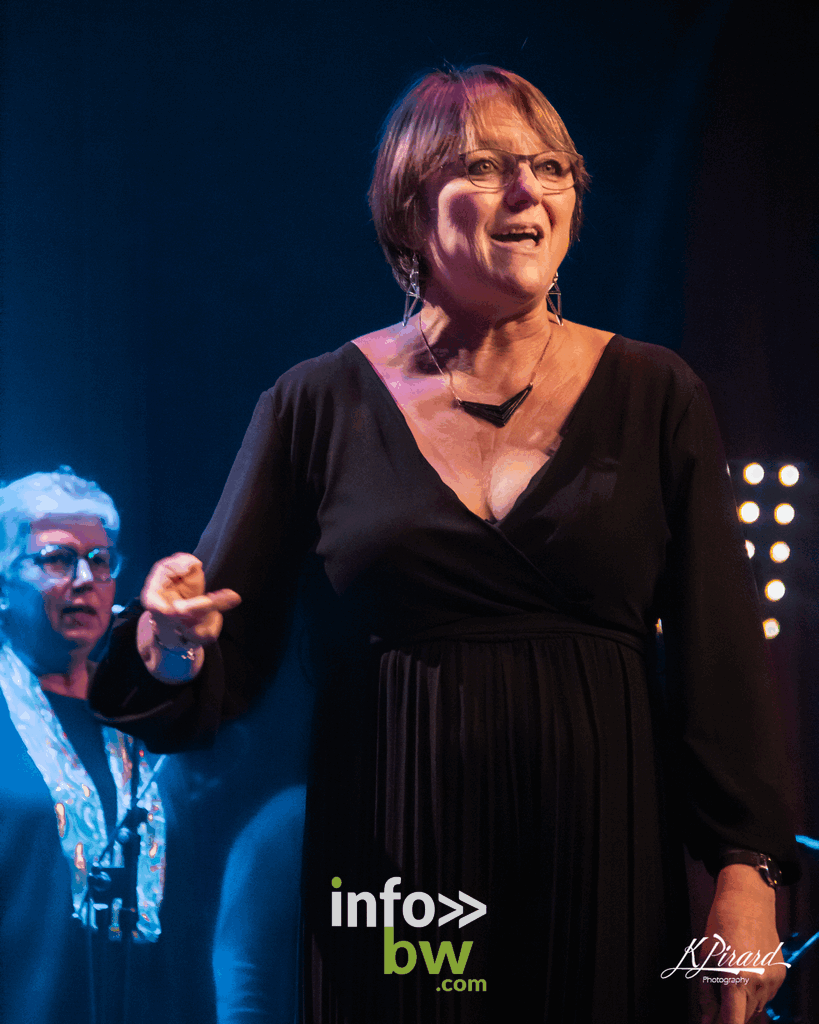 Ce dimanche 4 décembre 2022, Le Waux-Hall de Nivelles accueillait le spectacle Hymne à Maurane. Mariella Arnone au chant et Philippe Decock au piano ont proposé un tour de chant des plus belles chansons de Maurane, l'artiste belge disparue il y a tout juste cinq ans.