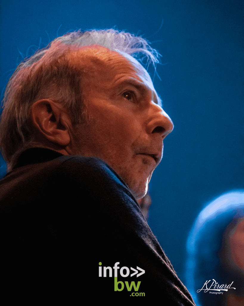Ce dimanche 4 décembre 2022, Le Waux-Hall de Nivelles accueillait le spectacle Hymne à Maurane. Mariella Arnone au chant et Philippe Decock au piano ont proposé un tour de chant des plus belles chansons de Maurane, l'artiste belge disparue il y a tout juste cinq ans.