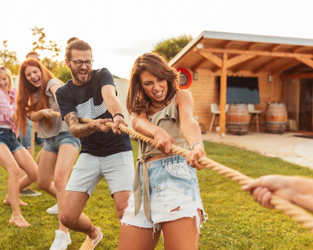 Un team building est une activité organisée pour renforcer la coopération, la communication et la motivation au sein d'une équipe de travail