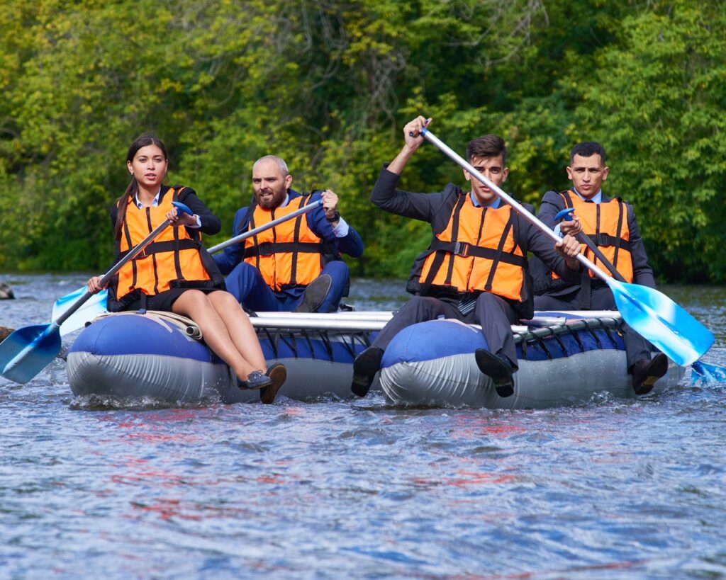 Un team building est une activité organisée pour renforcer la coopération, la communication et la motivation au sein d'une équipe de travail