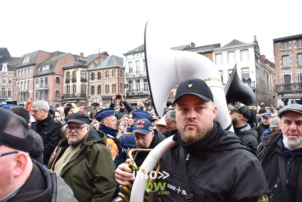 Binche vient de renouer avec son carnaval traditionnel !  Trois jours de liesse avec un public venu en masse !  Apothéose en ce mardi gras!  Retrouvez toutes les photos!