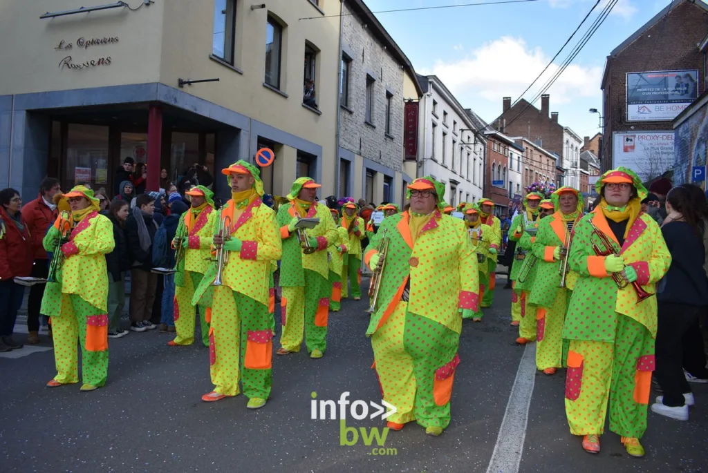 Retrouvez les photos du grand cortège et du défilé des sociétés de gilles, de paysannes et des fantaisie du carnaval de Nivelles