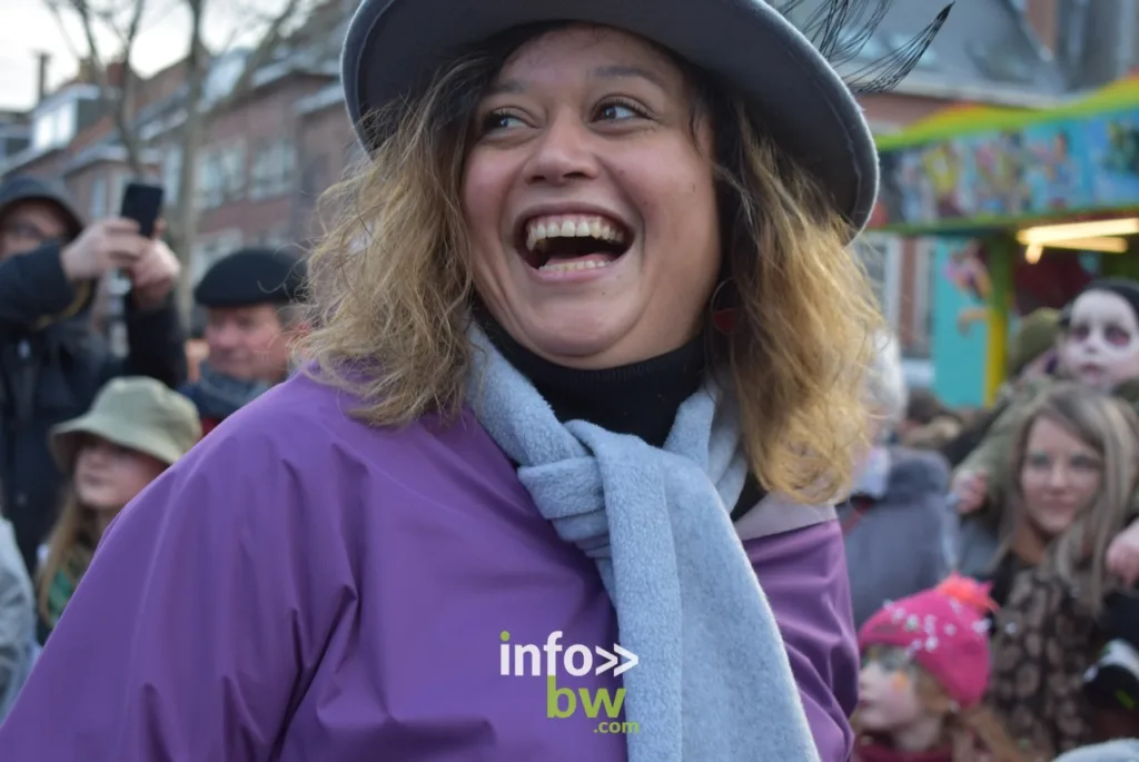 Le samedi du carnaval de Nivelles fait la place belle aux enfants...mais pas que!  Retrouvez les photos du cortège et de la première sortie des Miss'Guinguettes