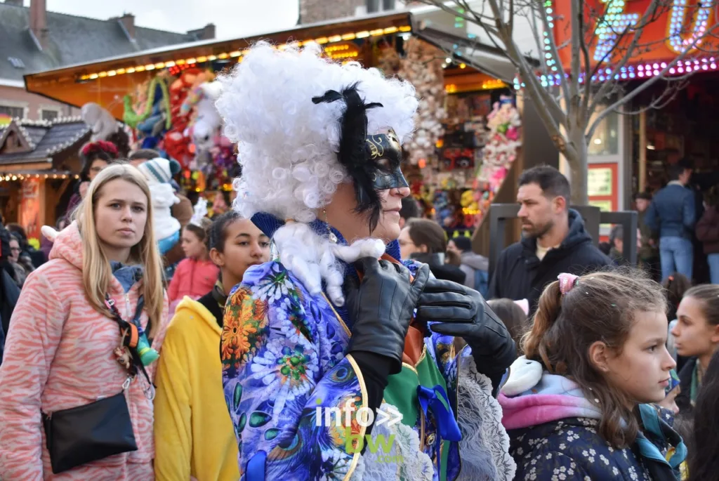 Le samedi du carnaval de Nivelles fait la place belle aux enfants...mais pas que!  Retrouvez les photos du cortège et de la première sortie des Miss'Guinguettes