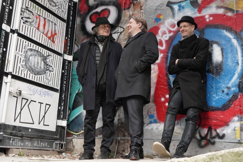 photo du trio qui vont jouer un concert de jazz à l'atomium Bruxelles