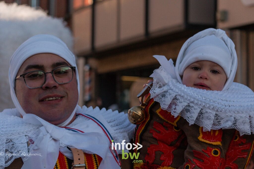 Retrouvez de nouvelles photos du grand cortège du carnaval de Nivelles