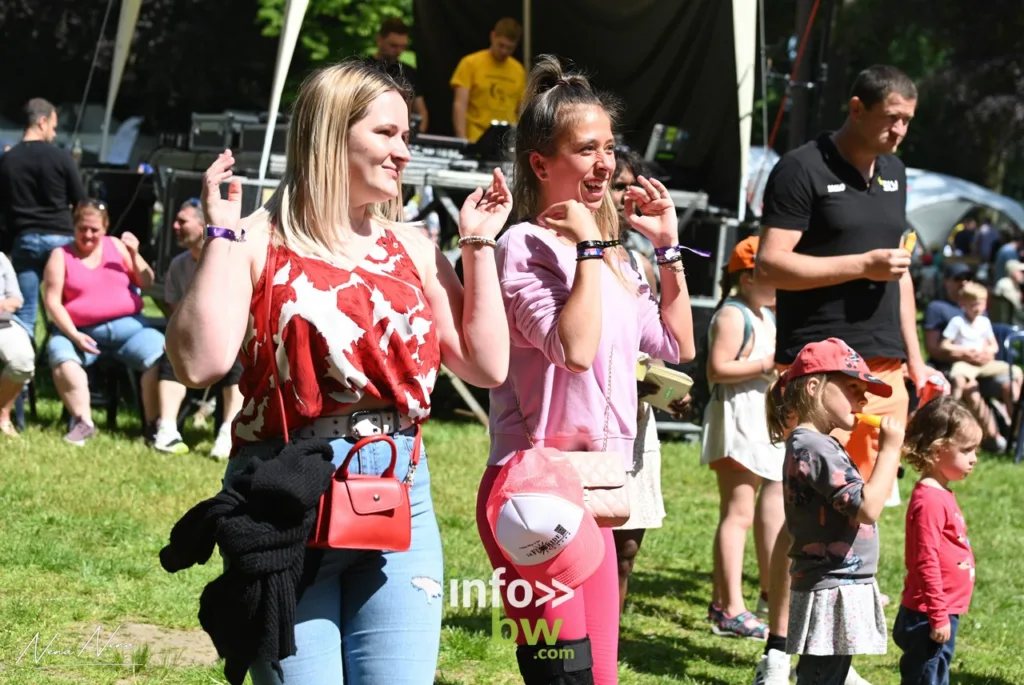 Ce weekend des 27 et 28 mai 2023 se déroulait le Relais pour la Vie à Braine l'Alleud. Pour la première fois, cette manifestation s'est installée dans le parc du Château du Cheneau et non plus au Stade Gaston Reiff comme les éditions précédentes.