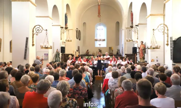 HOUYET > Fête de la Musique > Chorales en photos