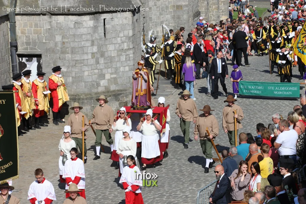 Ceremonie en la collegiale Sainte-Waudru (photo 5, archives 2023)