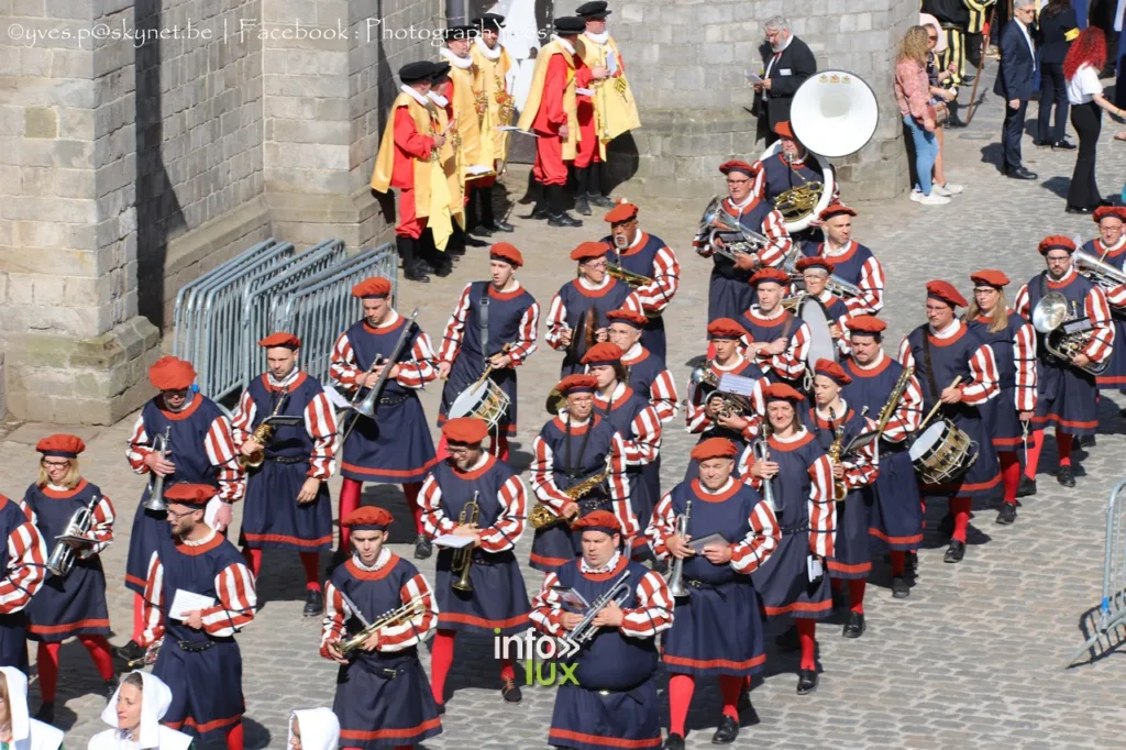 Enfants et familles pendant la Ducasse (photo 3, archives 2023)