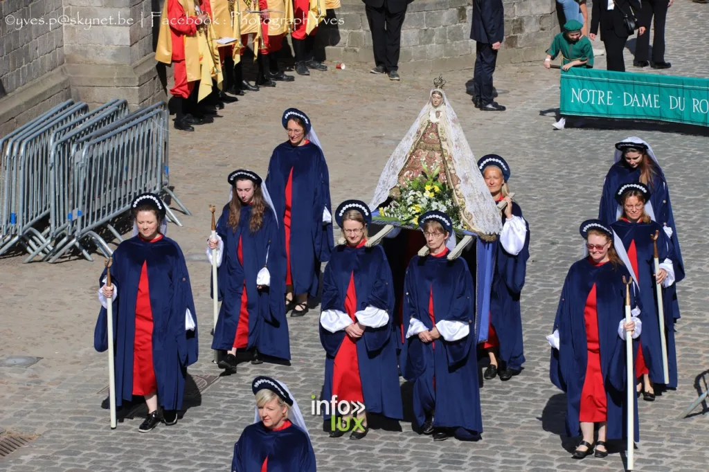 Enfants et familles pendant la Ducasse (photo 5, archives 2023)
