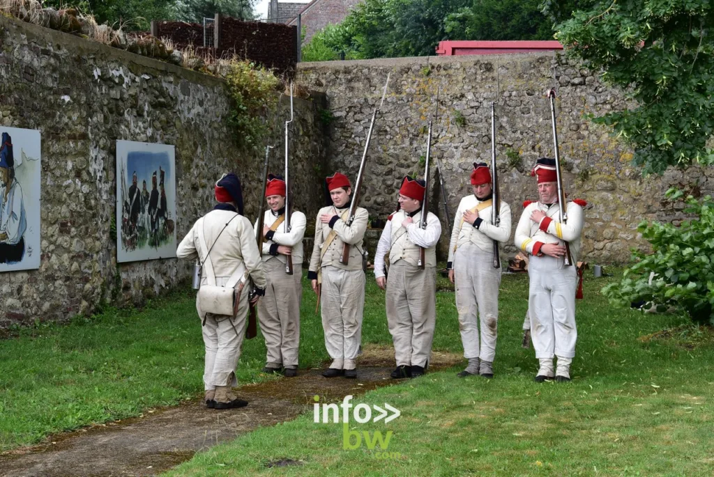 Nous nous immiscés au cœur des campements lors du weekend historique 1815 à Waterloo.  Ambiance, métiers d'antan, intendance,... Retrouvez toutes les photos! 