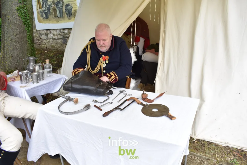 Nous nous immiscés au cœur des campements lors du weekend historique 1815 à Waterloo.  Ambiance, métiers d'antan, intendance,... Retrouvez toutes les photos! 