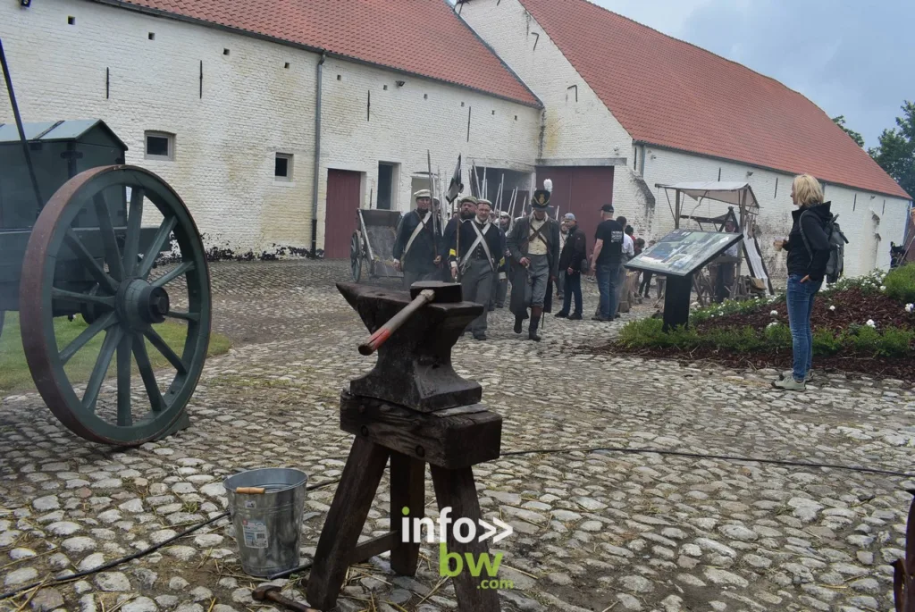 Nous nous immiscés au cœur des campements lors du weekend historique 1815 à Waterloo.  Ambiance, métiers d'antan, intendance,... Retrouvez toutes les photos! 