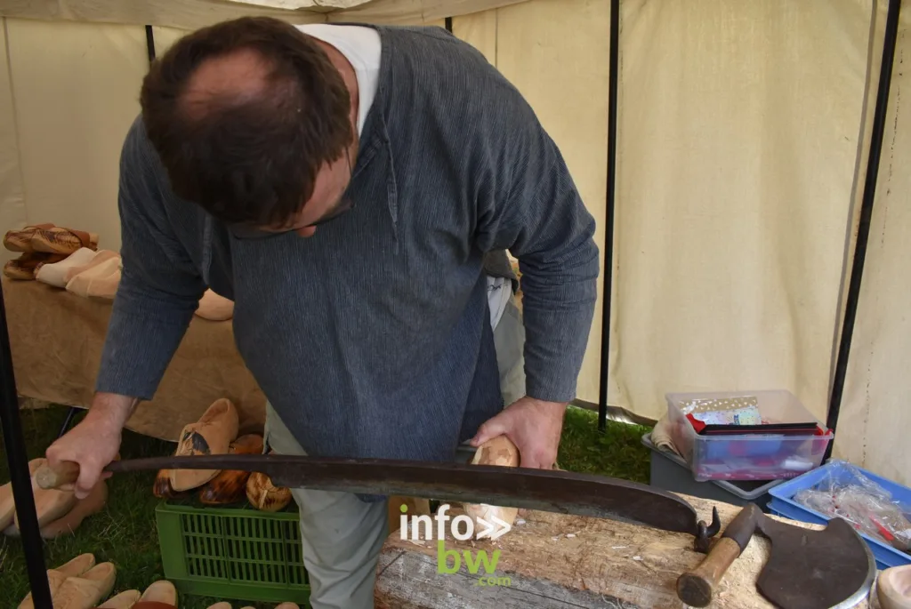 Nous nous immiscés au cœur des campements lors du weekend historique 1815 à Waterloo.  Ambiance, métiers d'antan, intendance,... Retrouvez toutes les photos! 