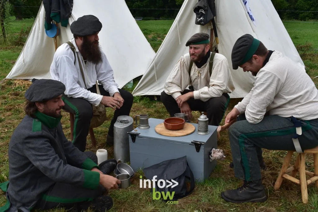 Nous nous immiscés au cœur des campements lors du weekend historique 1815 à Waterloo.  Ambiance, métiers d'antan, intendance,... Retrouvez toutes les photos! 