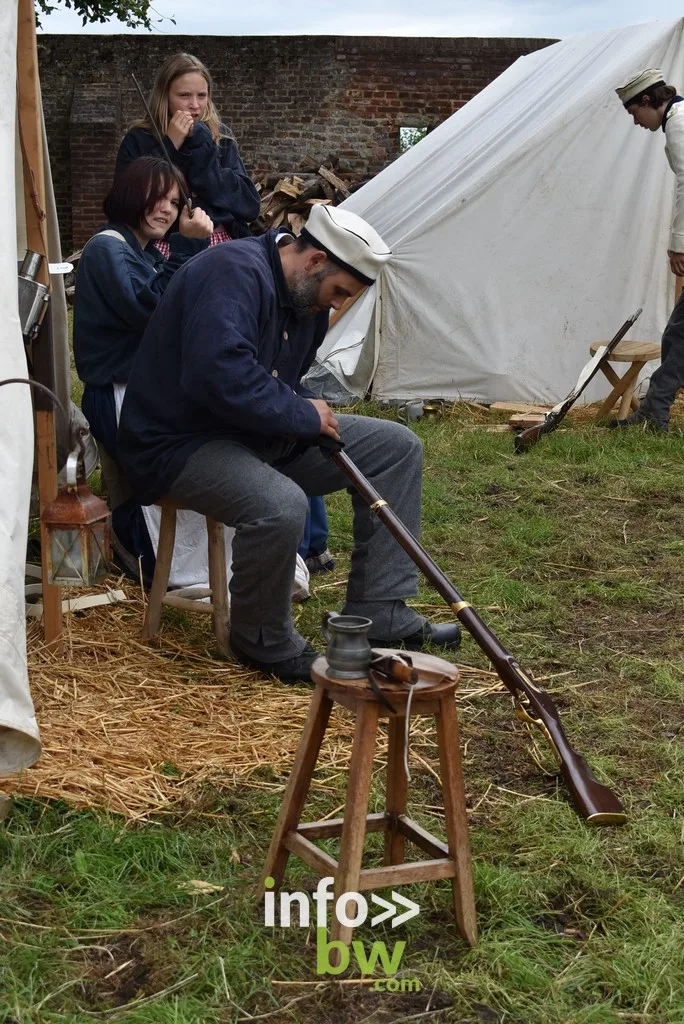 Nous nous immiscés au cœur des campements lors du weekend historique 1815 à Waterloo. Ambiance, métiers d'antan, intendance,... Retrouvez toutes les photos!