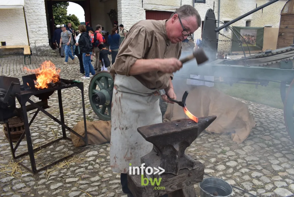 Nous nous immiscés au cœur des campements lors du weekend historique 1815 à Waterloo.  Ambiance, métiers d'antan, intendance,... Retrouvez toutes les photos! 