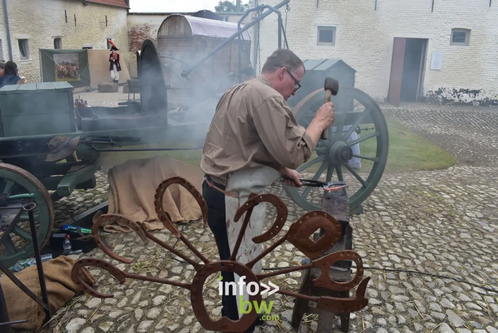 Nous nous immiscés au cœur des campements lors du weekend historique 1815 à Waterloo.  Ambiance, métiers d'antan, intendance,... Retrouvez toutes les photos! 