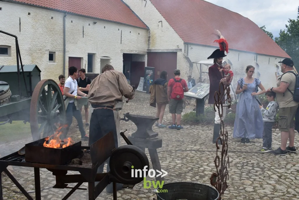 Nous nous immiscés au cœur des campements lors du weekend historique 1815 à Waterloo. Ambiance, métiers d'antan, intendance,... Retrouvez toutes les photos!