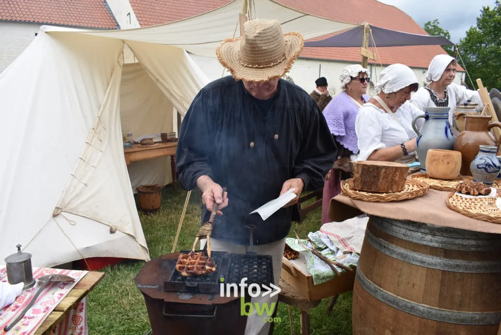 Nous nous immiscés au cœur des campements lors du weekend historique 1815 à Waterloo.  Ambiance, métiers d'antan, intendance,... Retrouvez toutes les photos! 