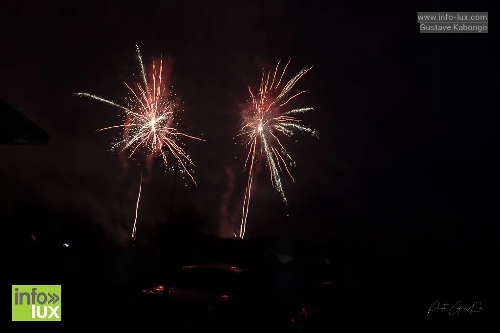 Feu d'artifice à Mouzon > Photos