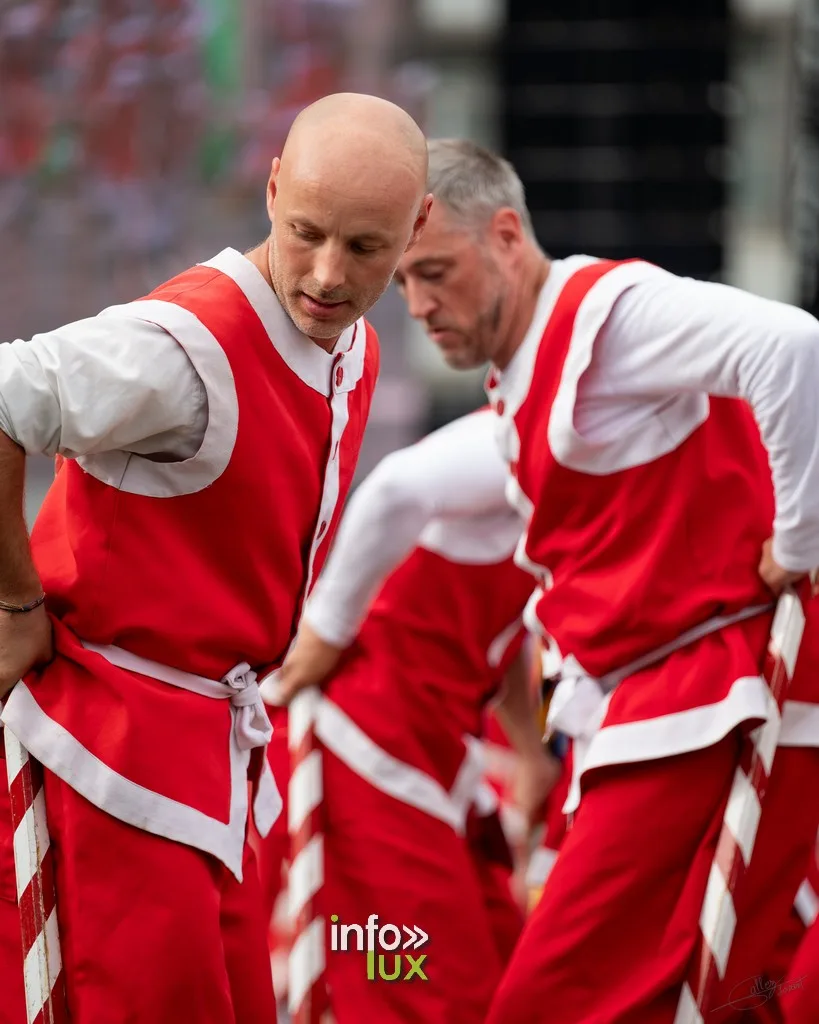 Namur > Fêtes de Wallonie > Photos avec les Échassiers