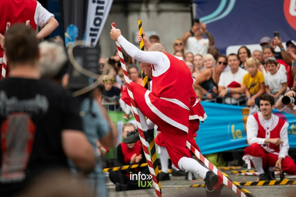 Namur > Fêtes de Wallonie > Photos avec les Échassiers