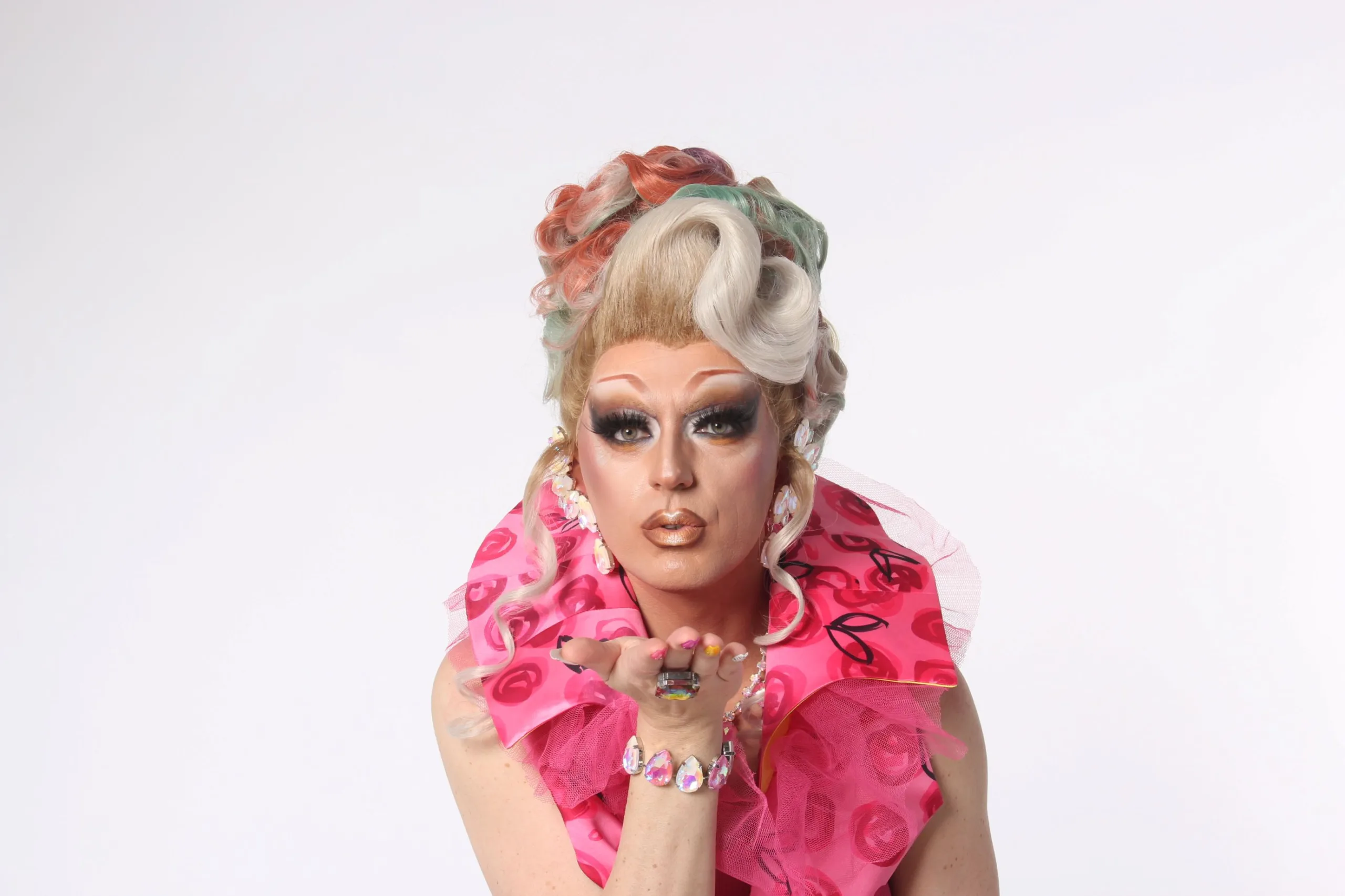 De Habay à Londres : L’Ascension de Kevin, la Nouvelle Reine des Drag Queens