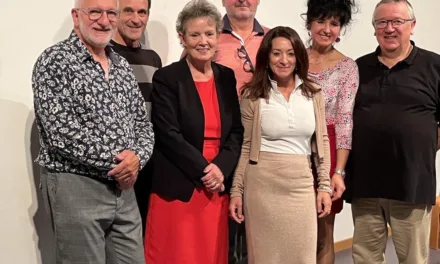 ARLON >THÉÂTRE >DEUX GARS UNE FILLE >POCHETTE SURPRISES