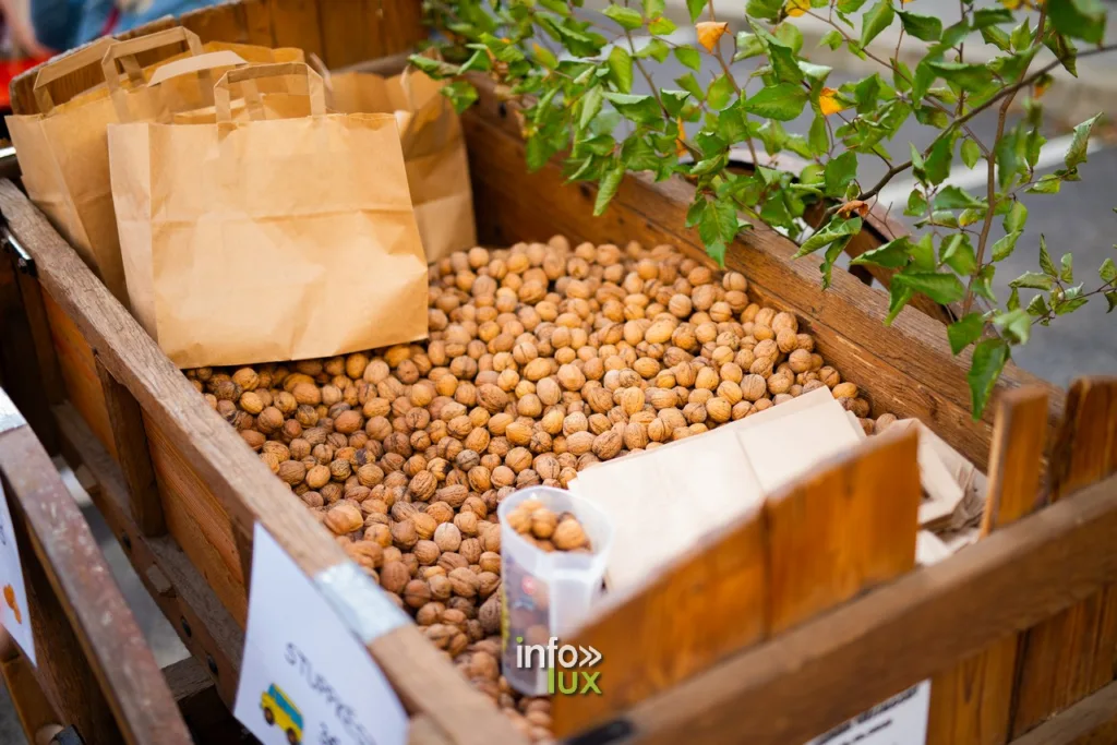 Luxembourg > Veianer > Marché aux noix