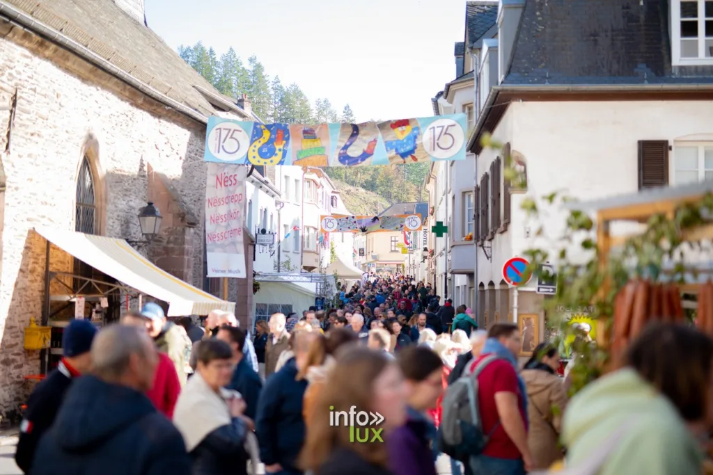 Luxembourg > Veianer > Marché aux noix