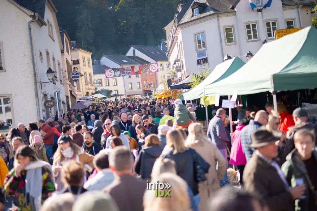 Luxembourg > Veianer > Marché aux noix