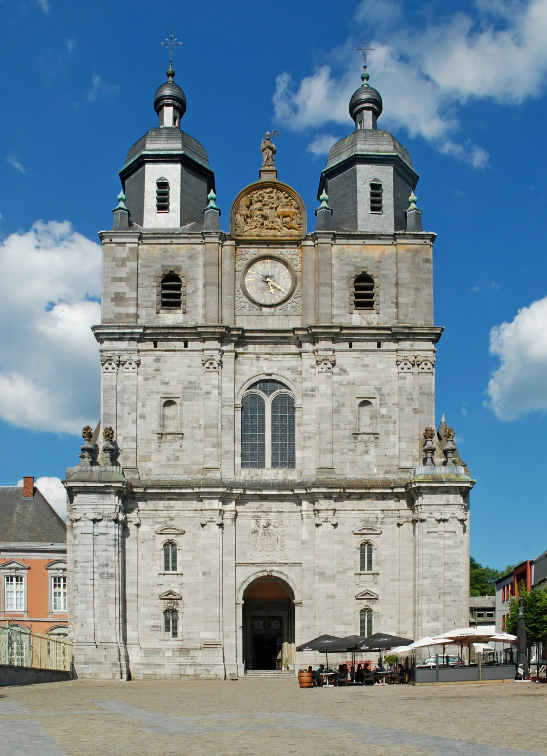 Basilique de Saint-Hubert, chef-d'oeuvre gothique en province de Luxembourg